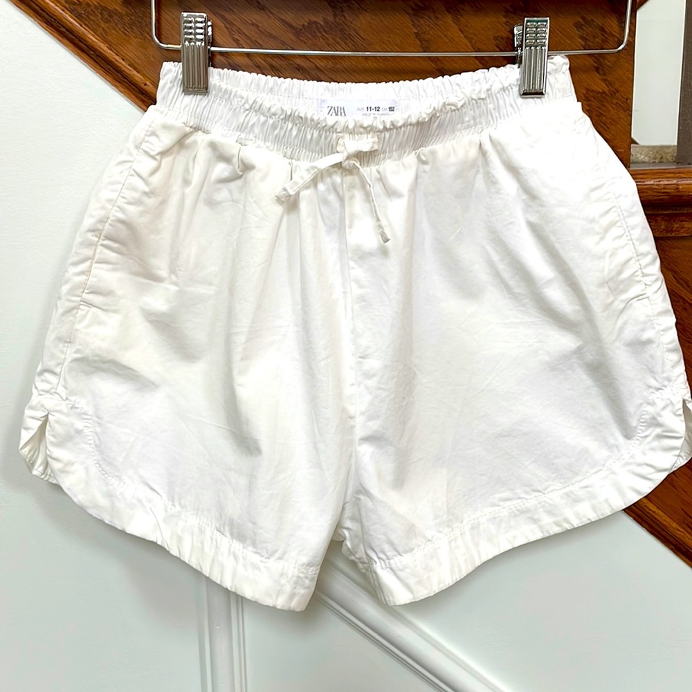 Zara white cotton girls shorts, size 11-12, excellent condition!